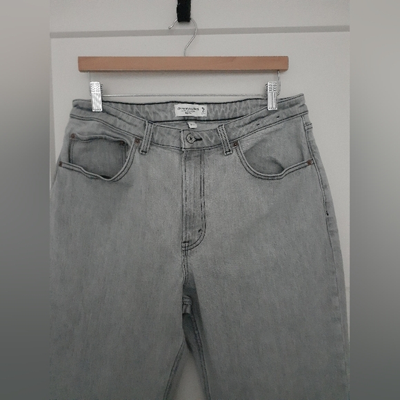 Abercrombie & Fitch "The 90's Relaxed" Cuffed Jeans - Picture 3 of 8